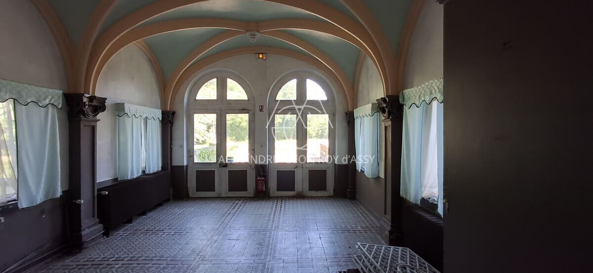 Château du XVIII eme a 1h10 de Paris. Conçu pour accueillir activités professionnelles et vie familiale indépendante.