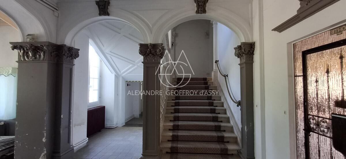 Château du XVIII eme a 1h10 de Paris. Conçu pour accueillir activités professionnelles et vie familiale indépendante.