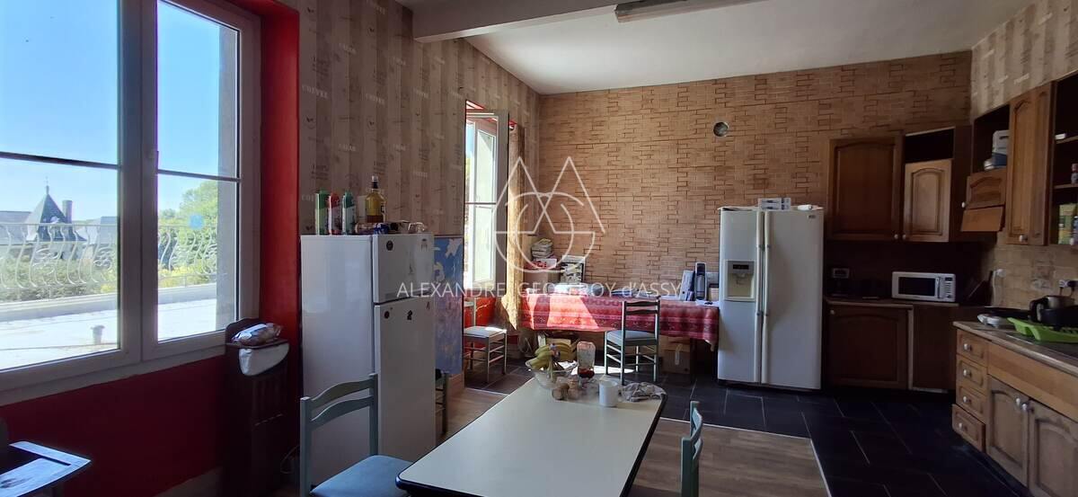 Château du XVIII eme a 1h10 de Paris. Conçu pour accueillir activités professionnelles et vie familiale indépendante.