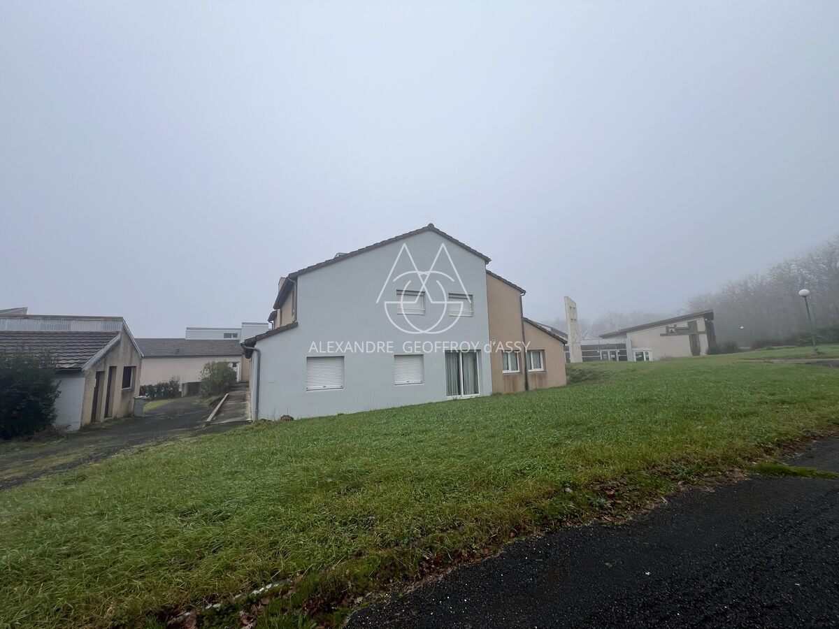 Ancien centre de formation de 10 000 M2 de bâtiments sur 30 hectares