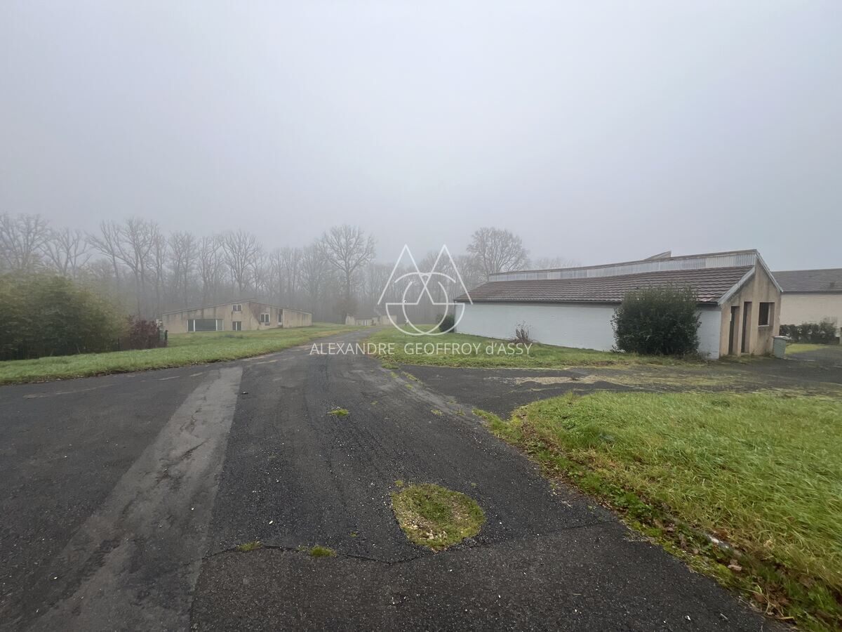 Ancien centre de formation de 10 000 M2 de bâtiments sur 30 hectares