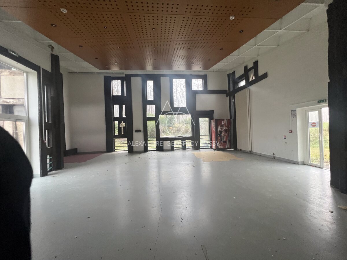 Ancien centre de formation de 10 000 M2 de bâtiments sur 30 hectares