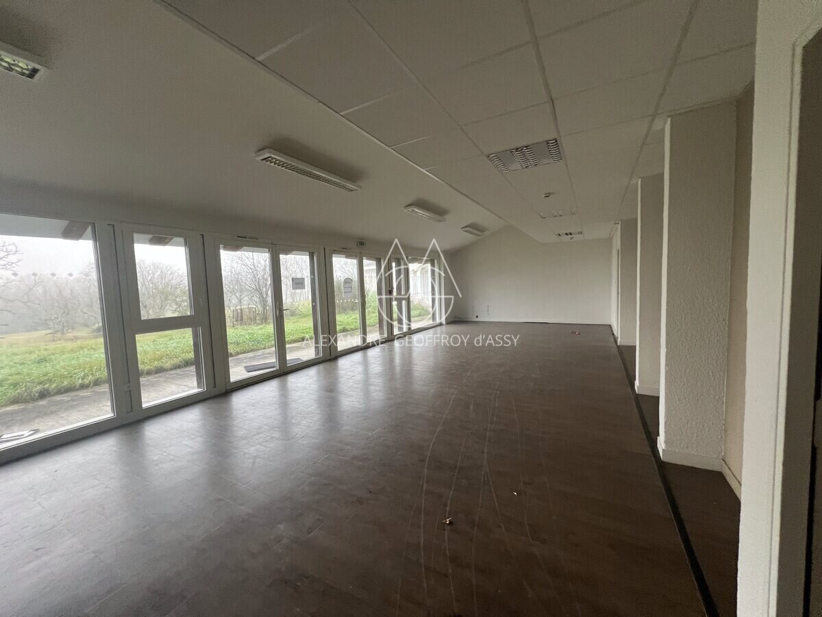 Ancien centre de formation de 10 000 M2 de bâtiments sur 30 hectares