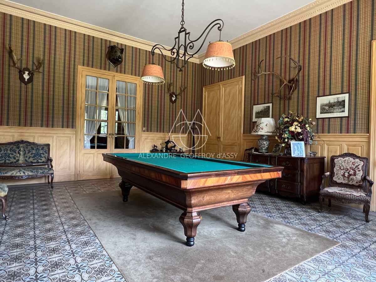 Château et domaine de 150 hectares en Vienne