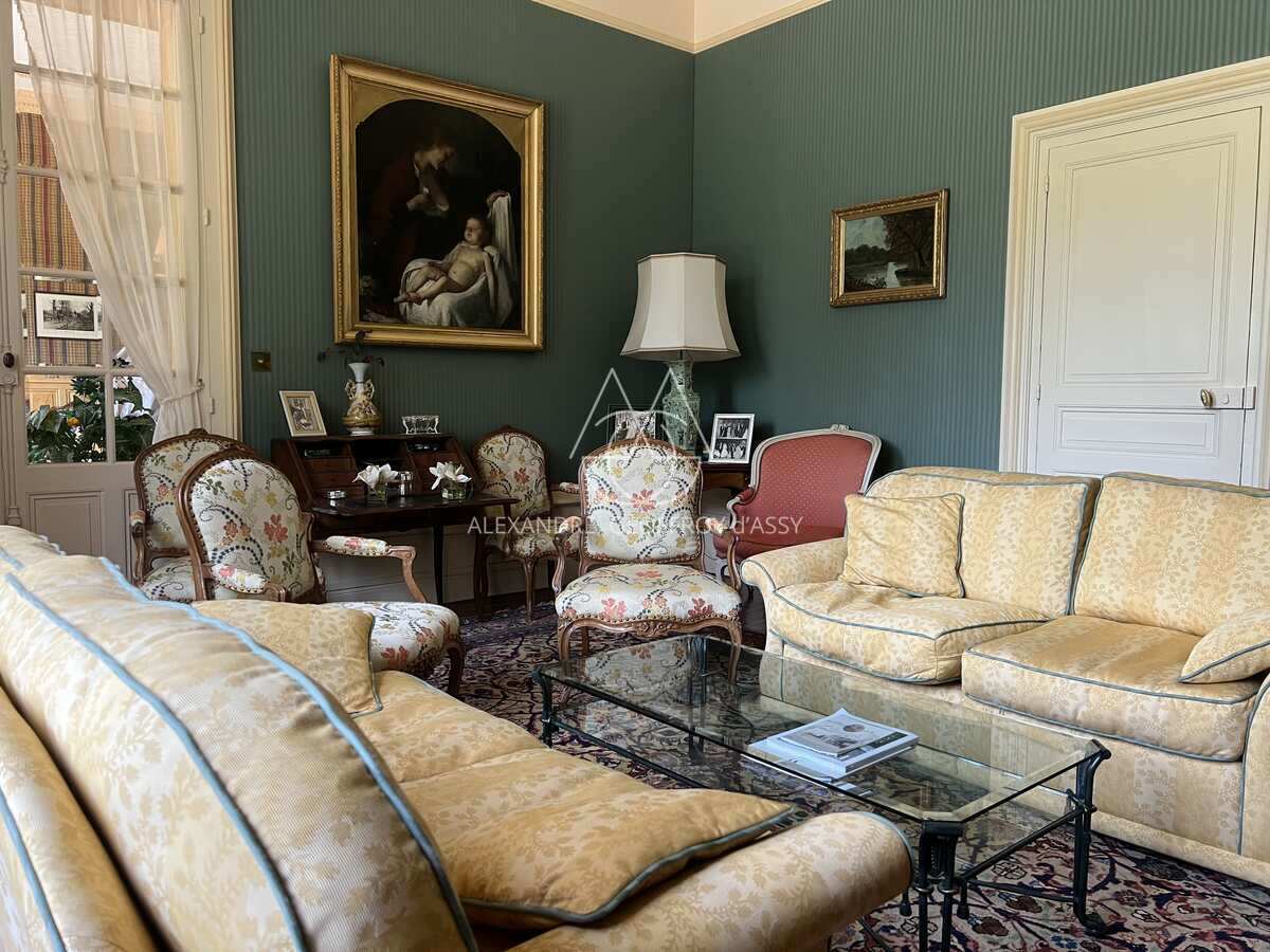 Château et domaine de 150 hectares en Vienne