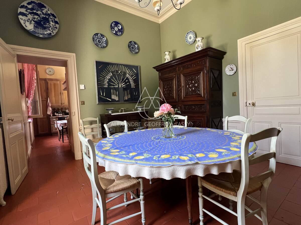 Château et domaine de 150 hectares en Vienne