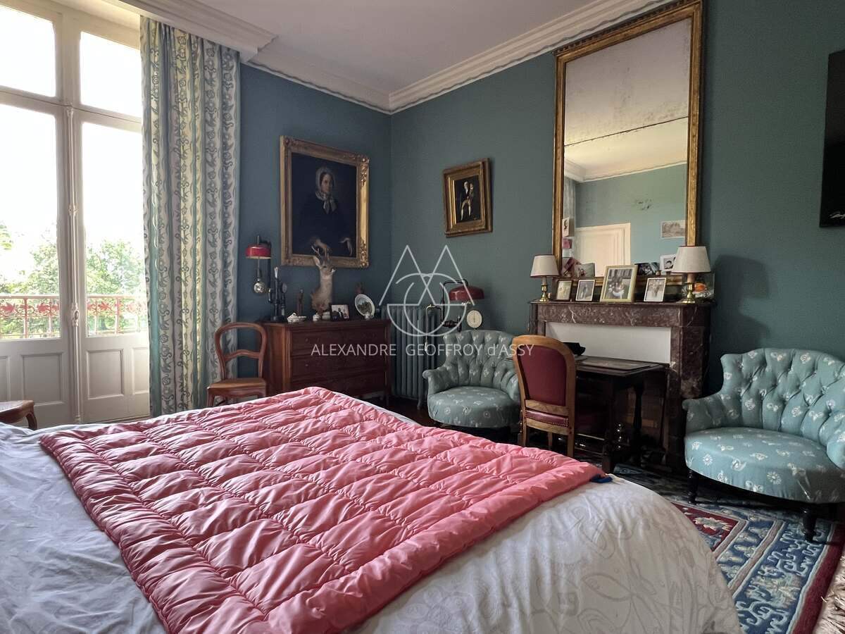 Château et domaine de 150 hectares en Vienne