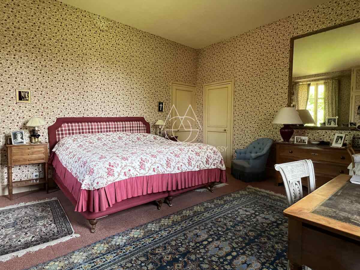 Château et domaine de 150 hectares en Vienne