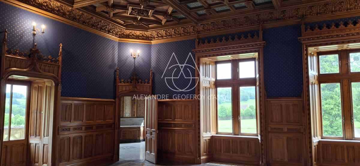 EXTRAORDINAIRE CHATEAU DU XIII ET XVIéme sur un domaine de 130 hectares