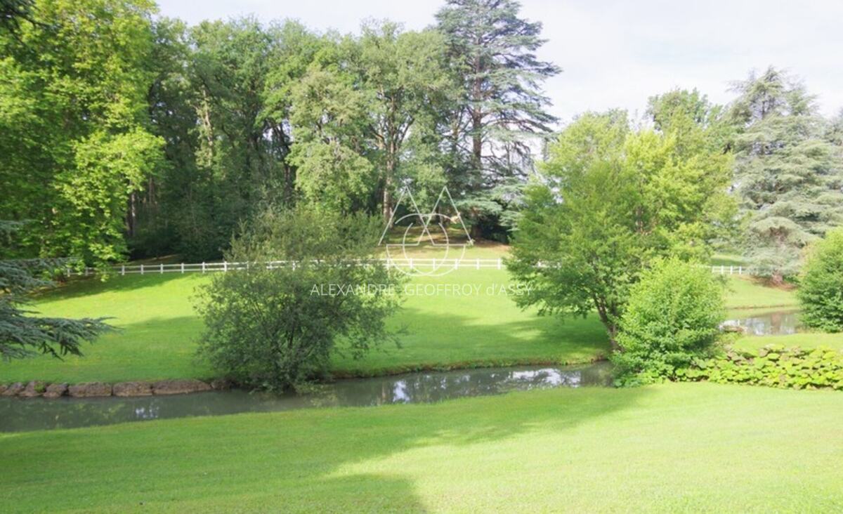 Somptueuse propriété, située à proximité immédiate de Poitiers