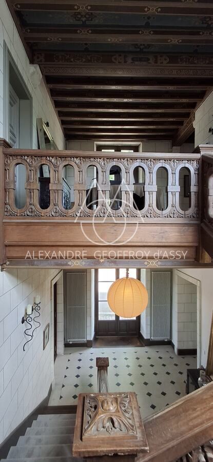 Châteaux du XIX eme entièrement rénovée surplombant une charmante rivière, proche de Chambord et Blois.