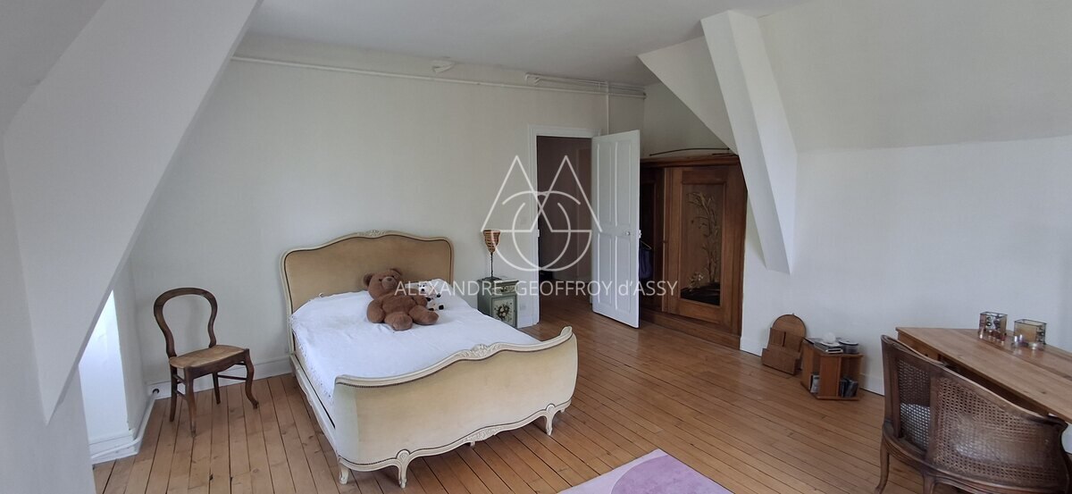 Château du XIX -ème siècle entièrement rénové aux portes de Tours. Parc de 2.7ha.