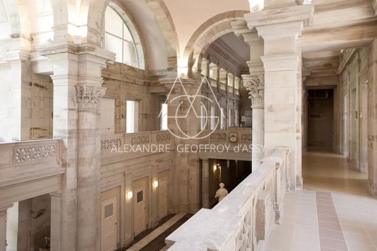 Hotel, restaurant, thermes de 14000m2  avec 110 chambres.
