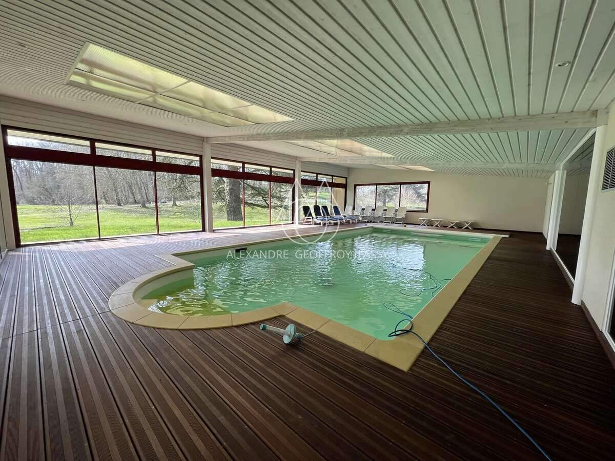 Somptueuse propriété, située à proximité immédiate de Poitiers