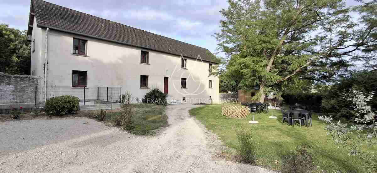 FABULEUX CHÂTEAU XIX ème en Touraine, restauré en lieux de séminaires