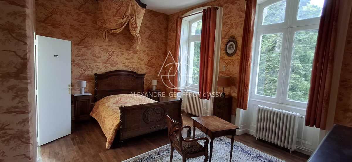 FABULEUX CHÂTEAU XIX ème en Touraine, restauré en lieux de séminaires