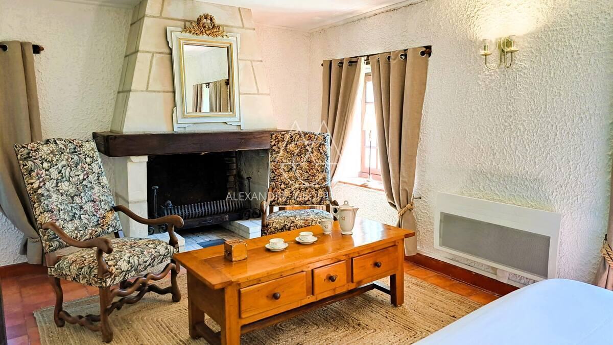 FABULEUX CHÂTEAU XIX ème en Touraine, restauré en lieux de séminaires