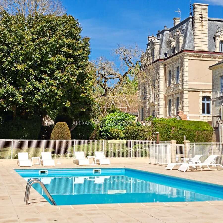 FABULEUX CHÂTEAU XIX ème en Touraine, restauré en lieux de séminaires