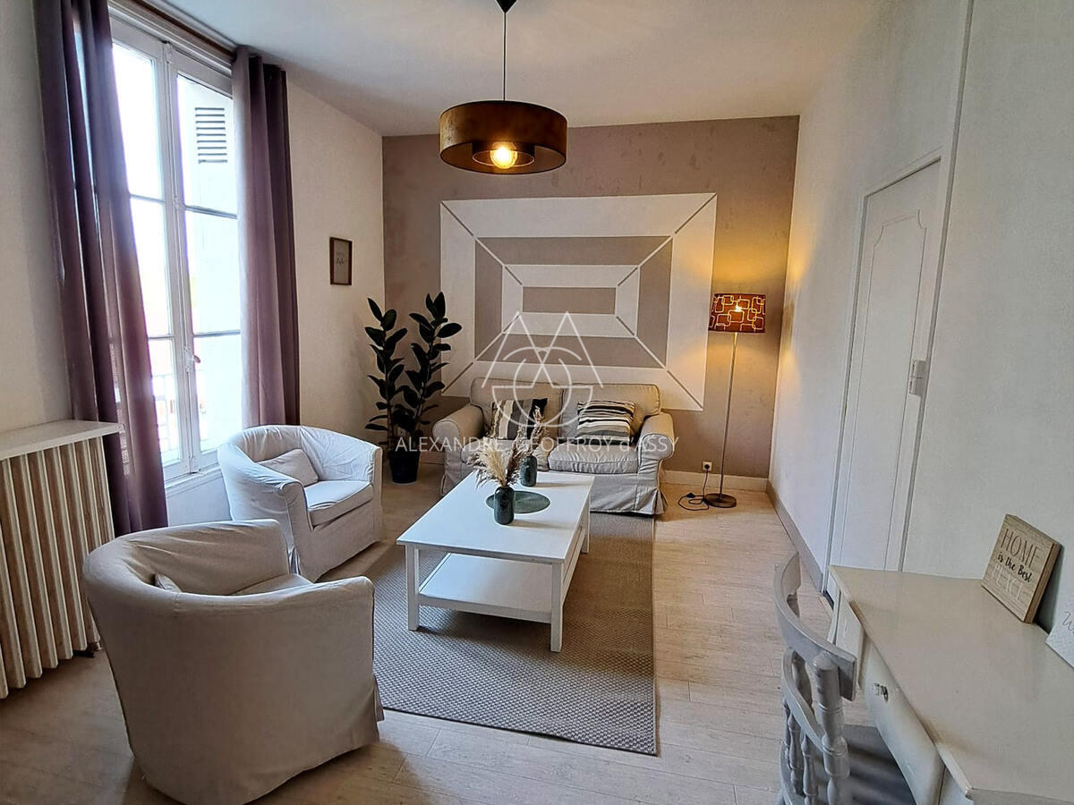 FABULEUX CHÂTEAU XIX ème en Touraine, restauré en lieux de séminaires