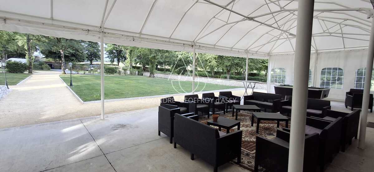 FABULEUX CHÂTEAU XIX ème en Touraine, restauré en lieux de séminaires