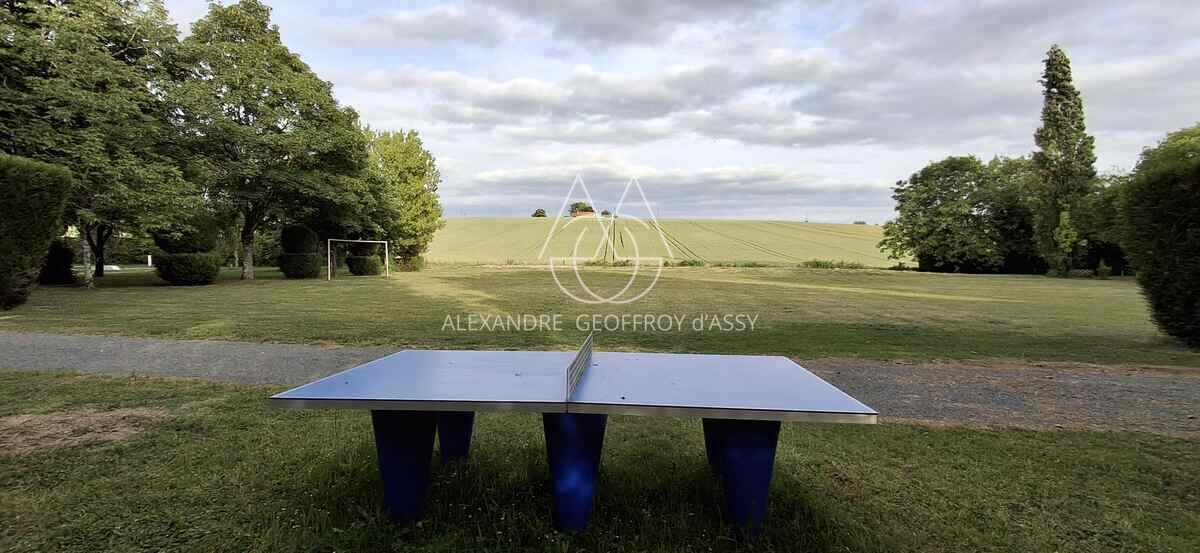 FABULEUX CHÂTEAU XIX ème en Touraine, restauré en lieux de séminaires