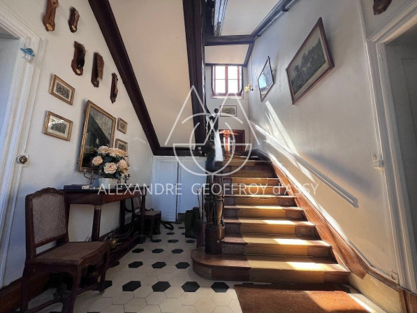 Exceptionnel château XV-XVI et XIXe avec son hameau et ses 108 hectares avec possibilité d’acheter 200ha en plus