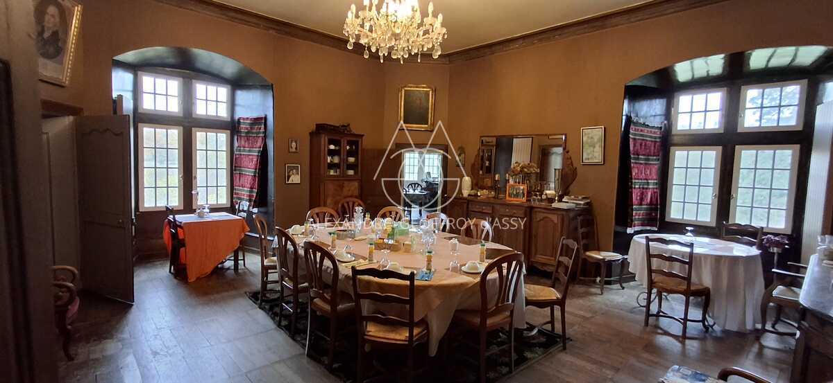 Splendide Château Médiéval Classé – Creuse (23) Situé dans un cadre préservé au cœur de la France