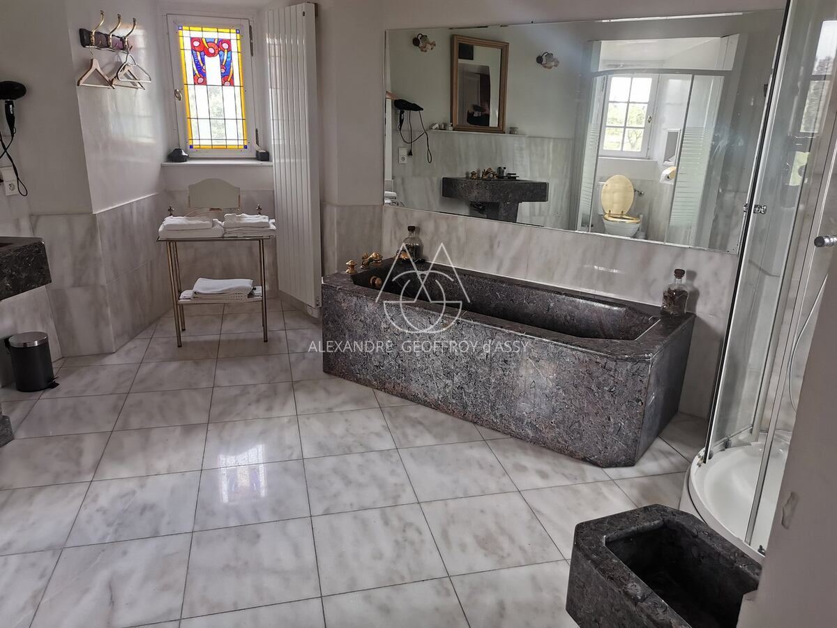 Splendide Château Médiéval Classé – Creuse (23) Situé dans un cadre préservé au cœur de la France