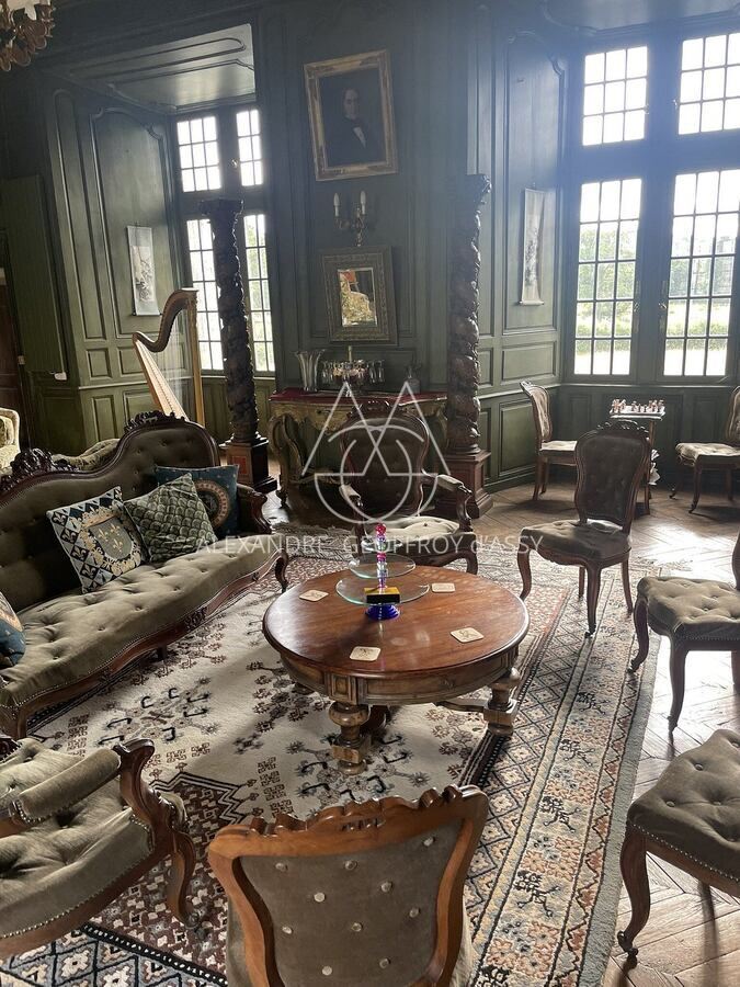 Splendide Château Médiéval Classé – Creuse (23) Situé dans un cadre préservé au cœur de la France