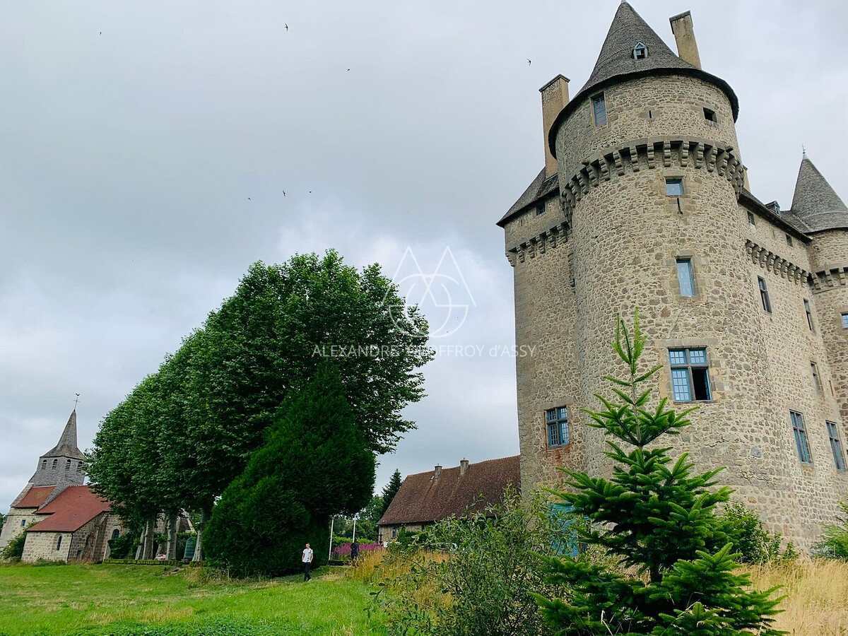 Splendide Château Médiéval Classé – Creuse (23) Situé dans un cadre préservé au cœur de la France