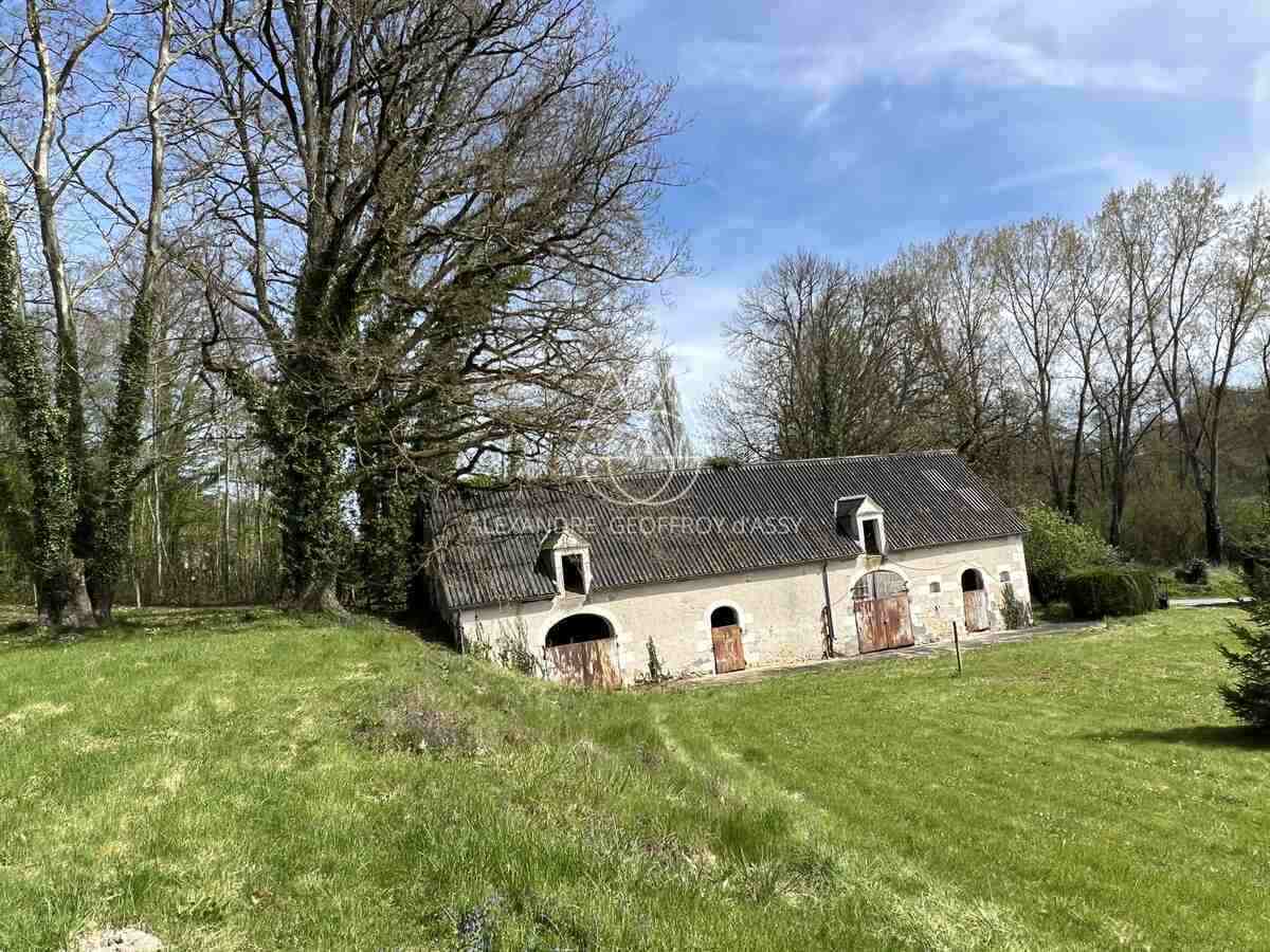 A vendre, rare opportunité petit château du XVI et XVII ème à restaurer 550K€