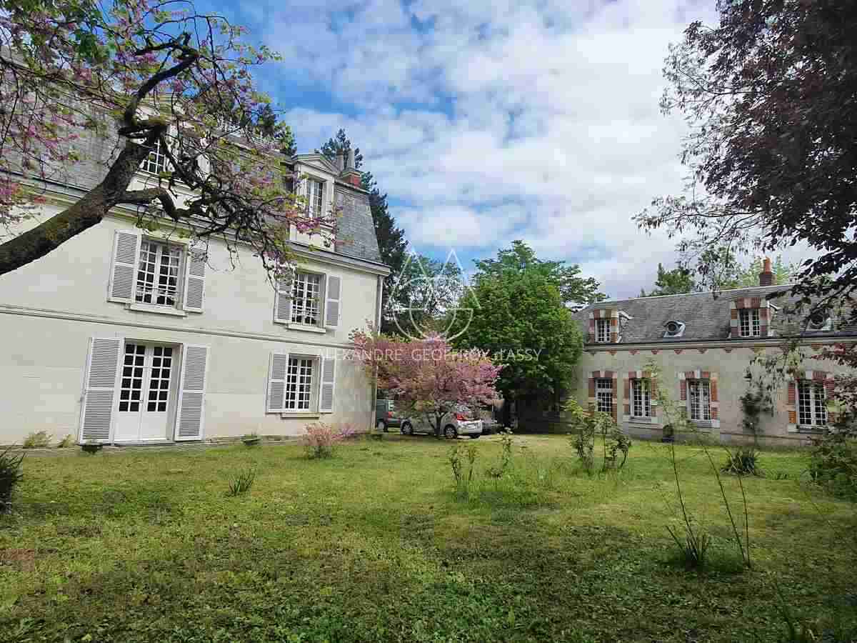 MAISON BOURGEOISE EST DE TOURS 450 M² SUR 3700M² DE TERRAIN