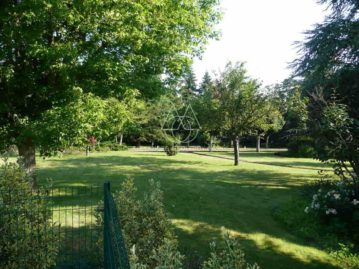PROPRIETE SUR 1.5 HECTARES EN PERIPHERIE DE TOURS SUD