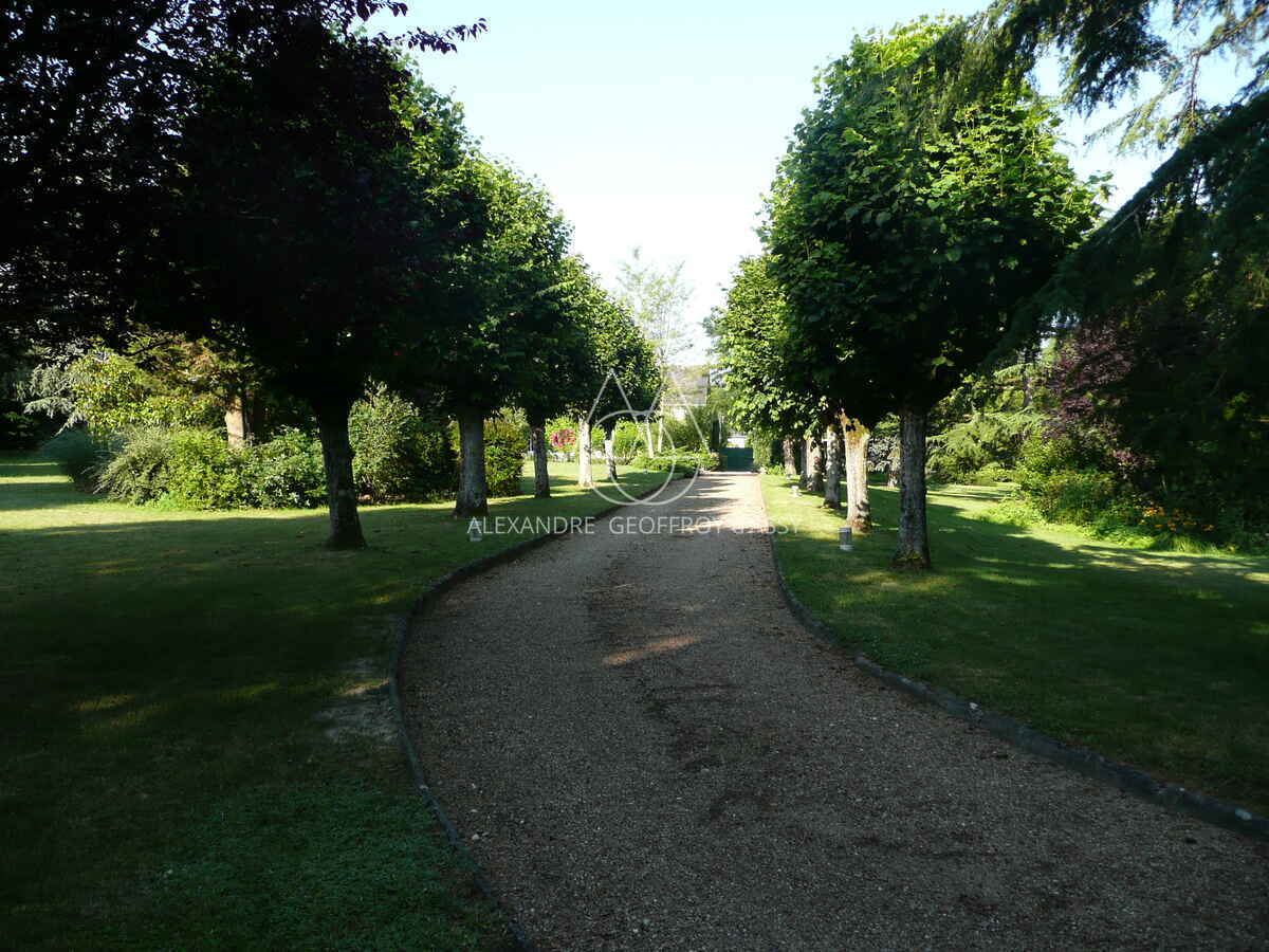 PROPRIETE SUR 1.5 HECTARES EN PERIPHERIE DE TOURS SUD