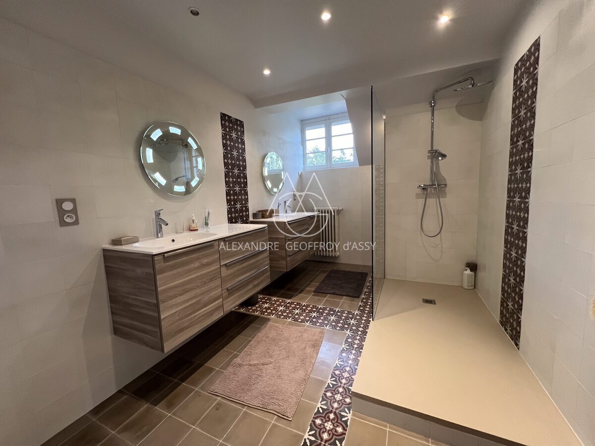 PROPRIETE SUR 1.5 HECTARES EN PERIPHERIE DE TOURS SUD