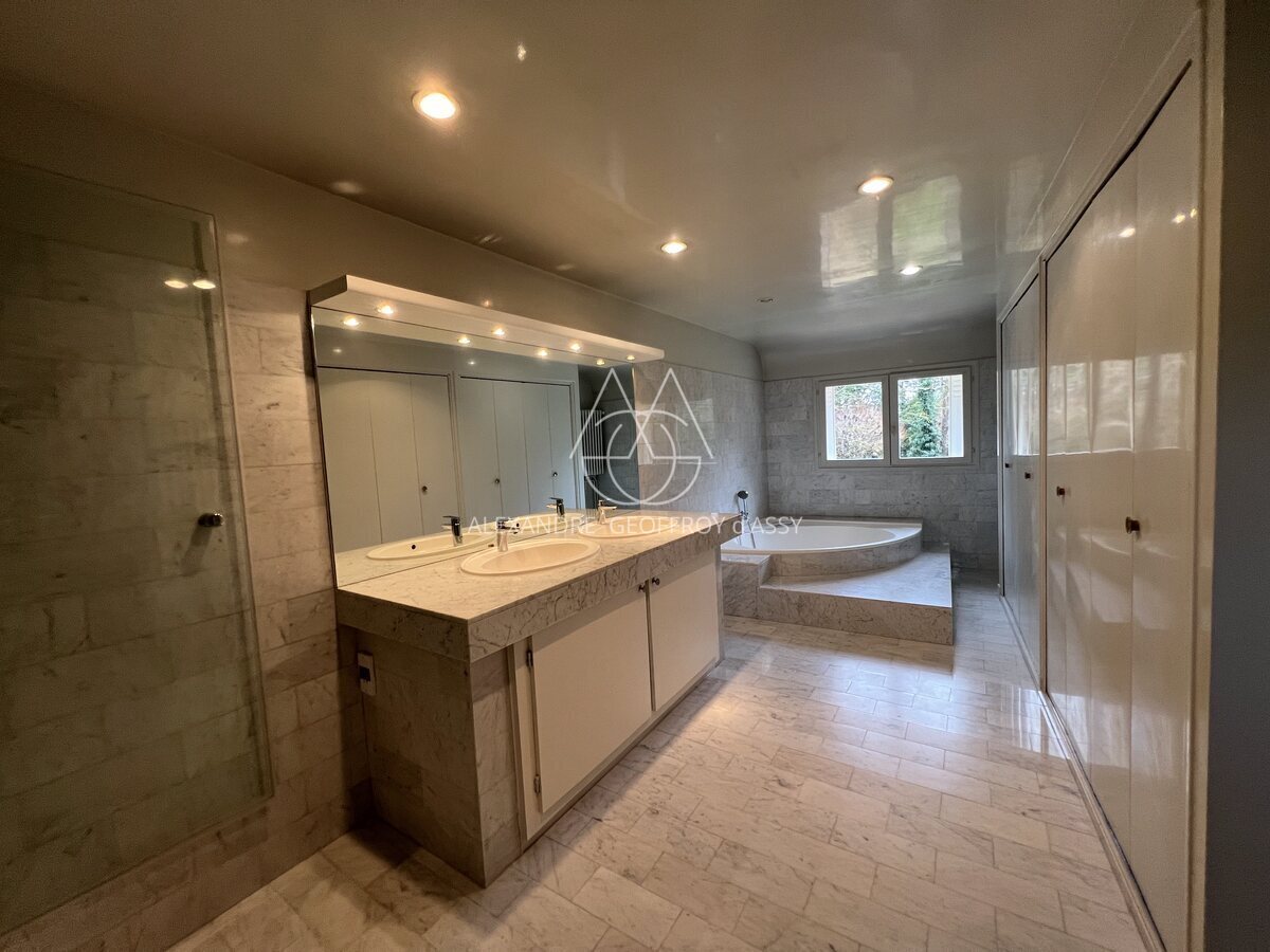 PROPRIETE SUR 1.5 HECTARES EN PERIPHERIE DE TOURS SUD