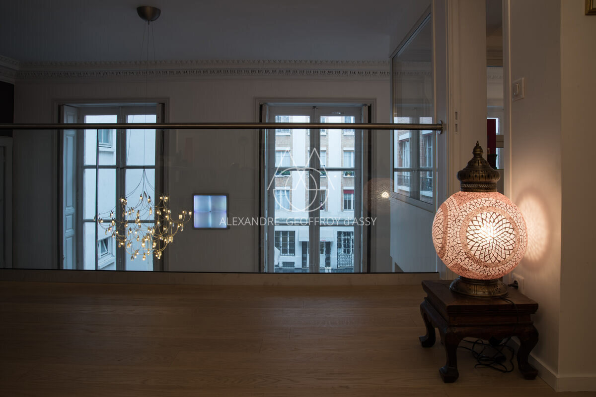 Appartement parisien d'exception – Charme de l'ancien & modernité élégante dans le 9ème.