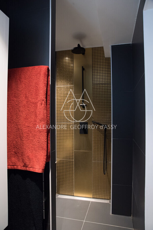 Appartement parisien d'exception – Charme de l'ancien & modernité élégante dans le 9ème.