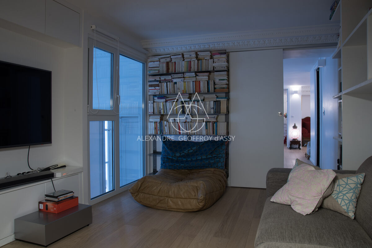 Appartement parisien d'exception – Charme de l'ancien & modernité élégante dans le 9ème.