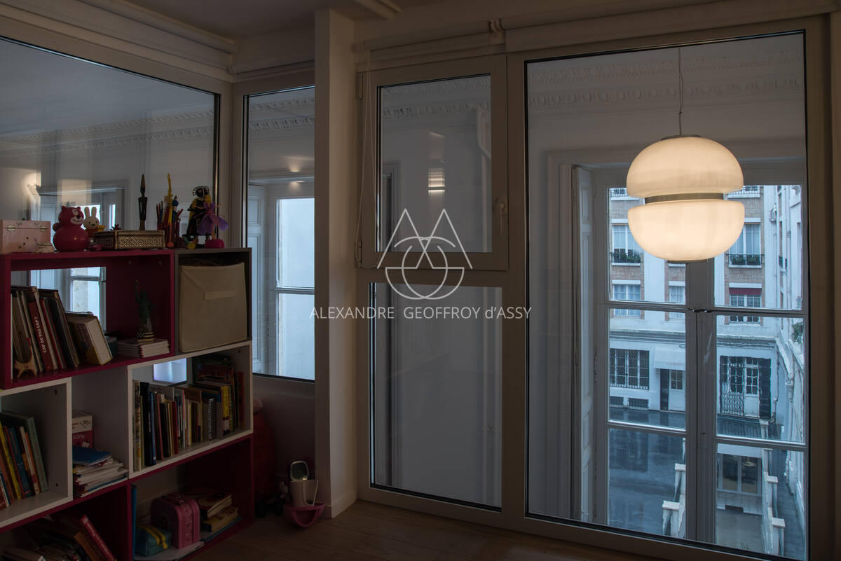 Appartement parisien d'exception – Charme de l'ancien & modernité élégante dans le 9ème.