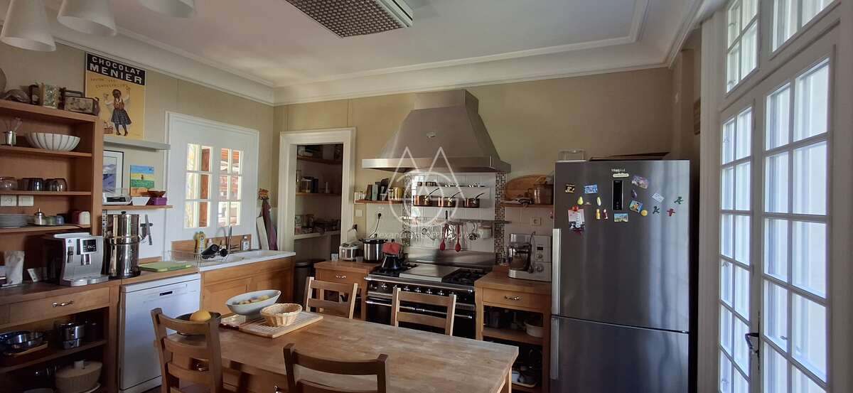Superbe Maison en piere de taille du XVIII ème en parfait état au sud de Tours.