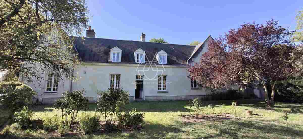 Superbe Maison en piere de taille du XVIII ème en parfait état au sud de Tours.