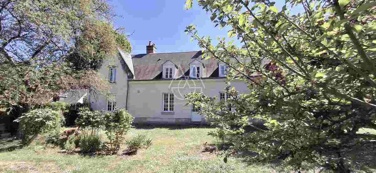 Superbe Maison en piere de taille du XVIII ème en parfait état au sud de Tours.