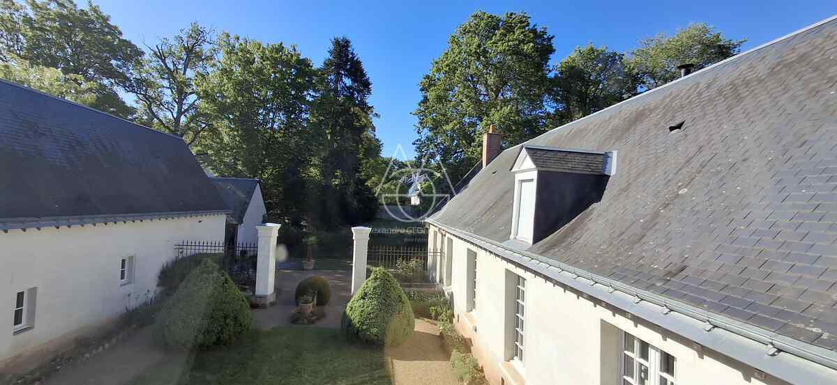 Superbe Maison en piere de taille du XVIII ème en parfait état au sud de Tours.