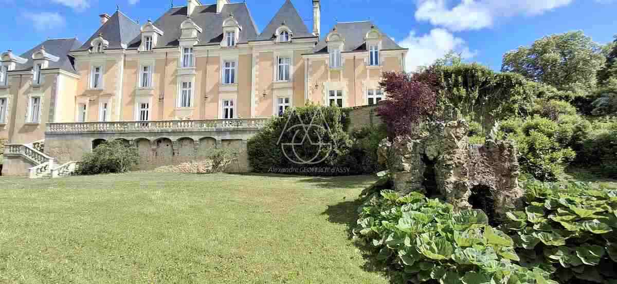 Somptueuse propriété, située à proximité immédiate de Poitiers