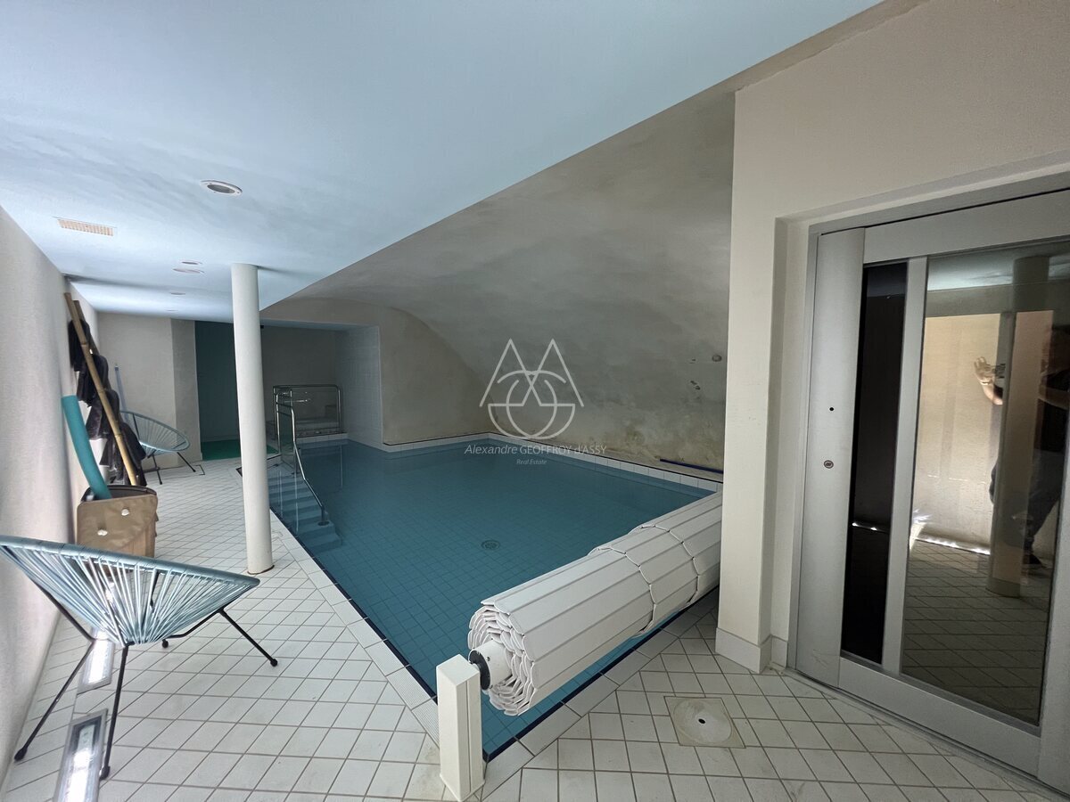 Exceptionnel manoir du XVème entièrement restauré, piscine intérieur, ascenseur
