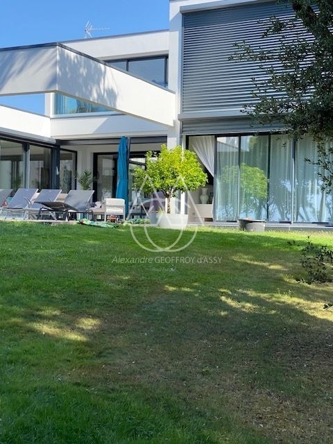 Exceptionnel à proximité de Royan. Villa avec une vue panoramique sur la mer.